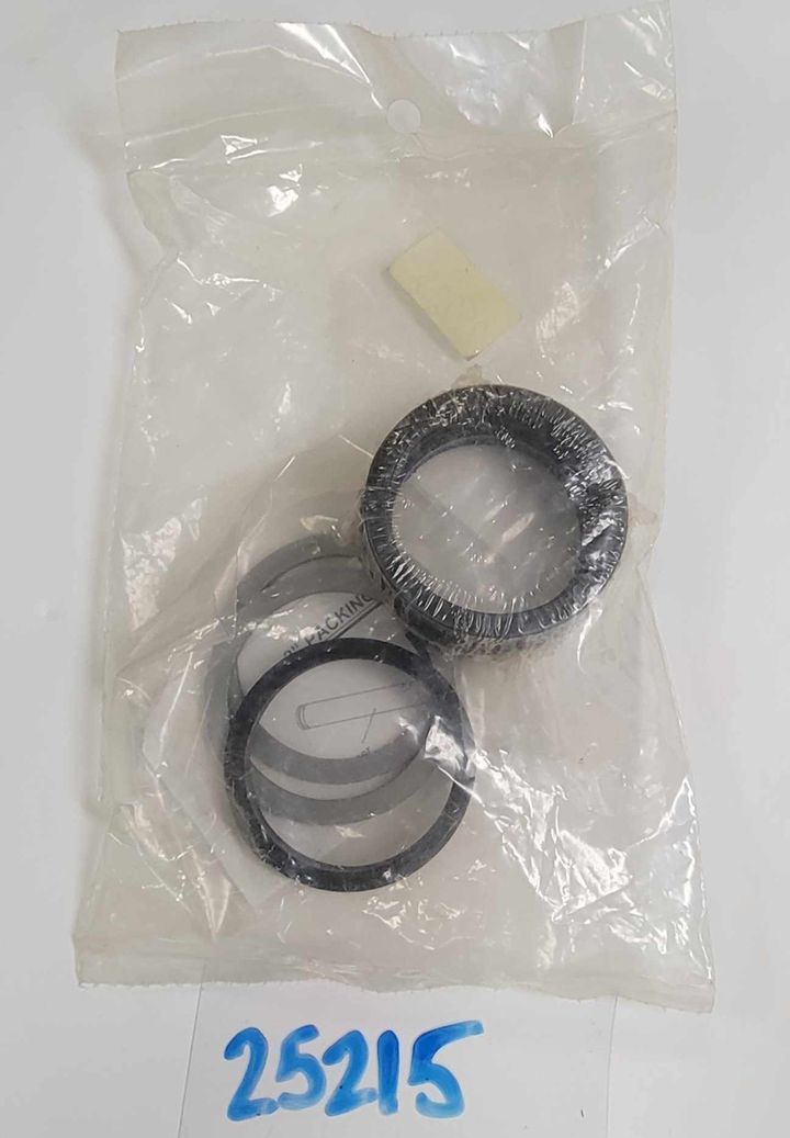 25215 WESTERN PACKING SET W/WIPER 2"